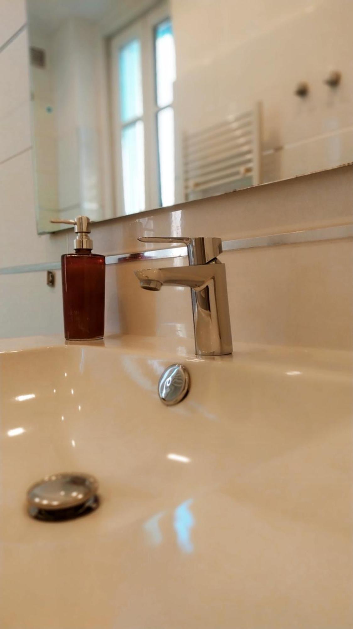 Modern Room With Private Bathroom Тренто Номер фото