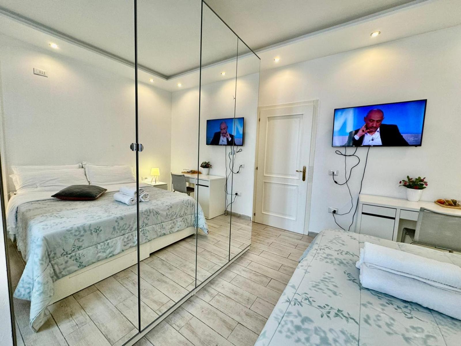 Modern Room With Private Bathroom Тренто Экстерьер фото