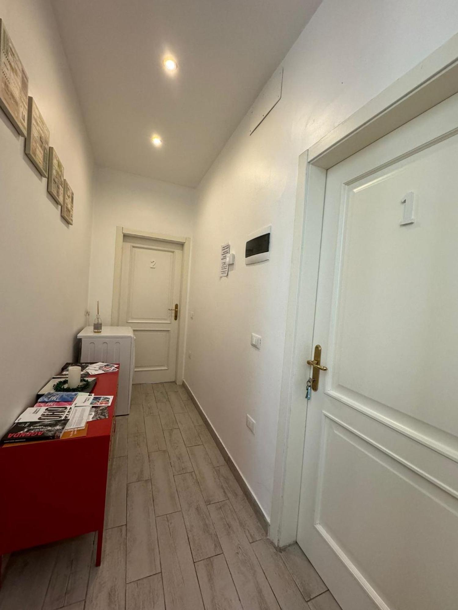 Modern Room With Private Bathroom Тренто Экстерьер фото